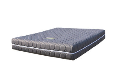 Weiße Doppelgrößen-Gedächtnis-Schaum-Matratze und Bett mit Bambusgewebe